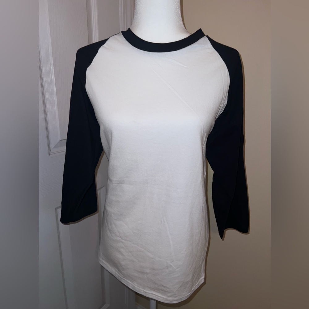 NWT Gildan Top